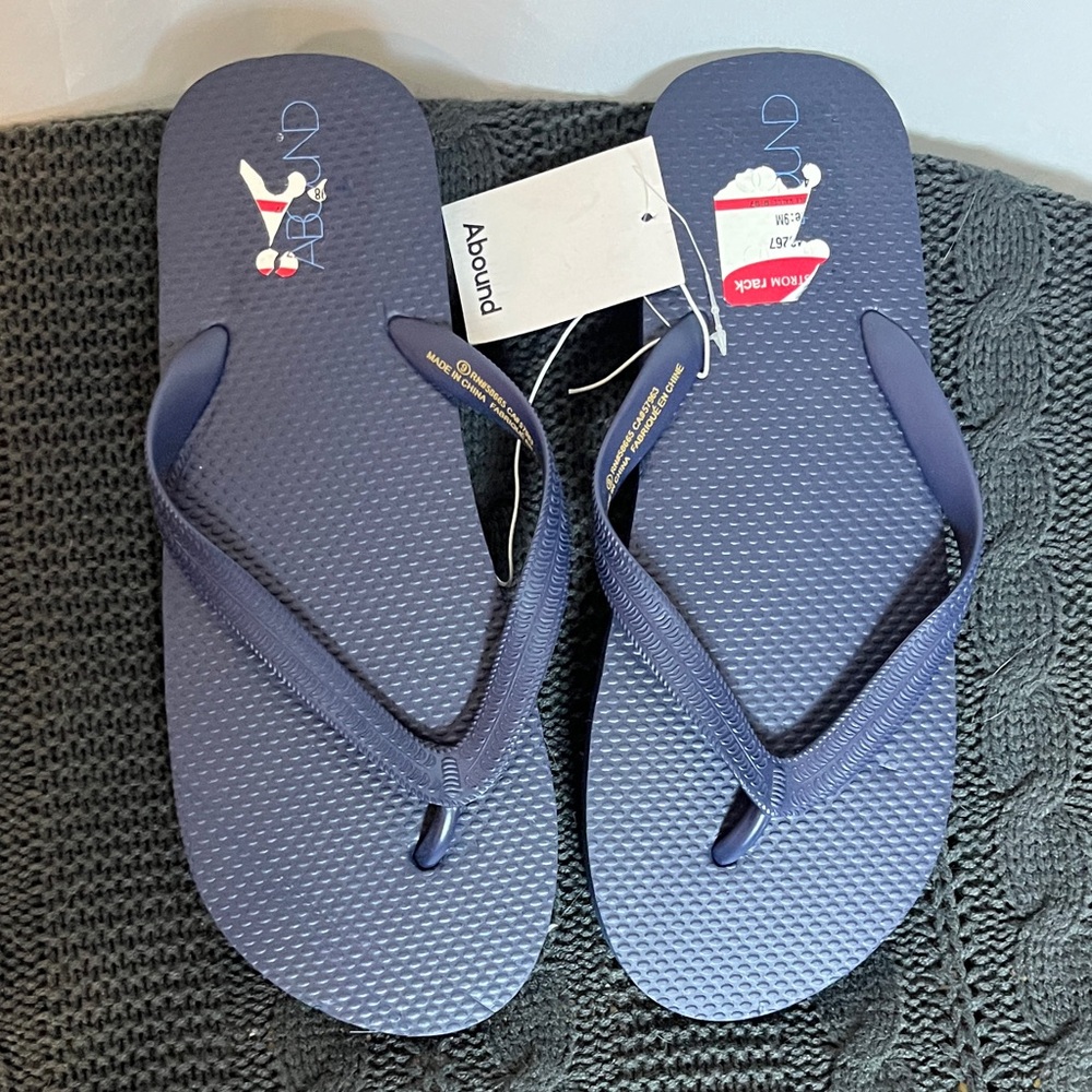 NWT Abound Navy Flip Flops Men’s 9